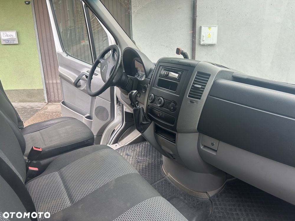 Mercedes-Benz Sprinter - 16