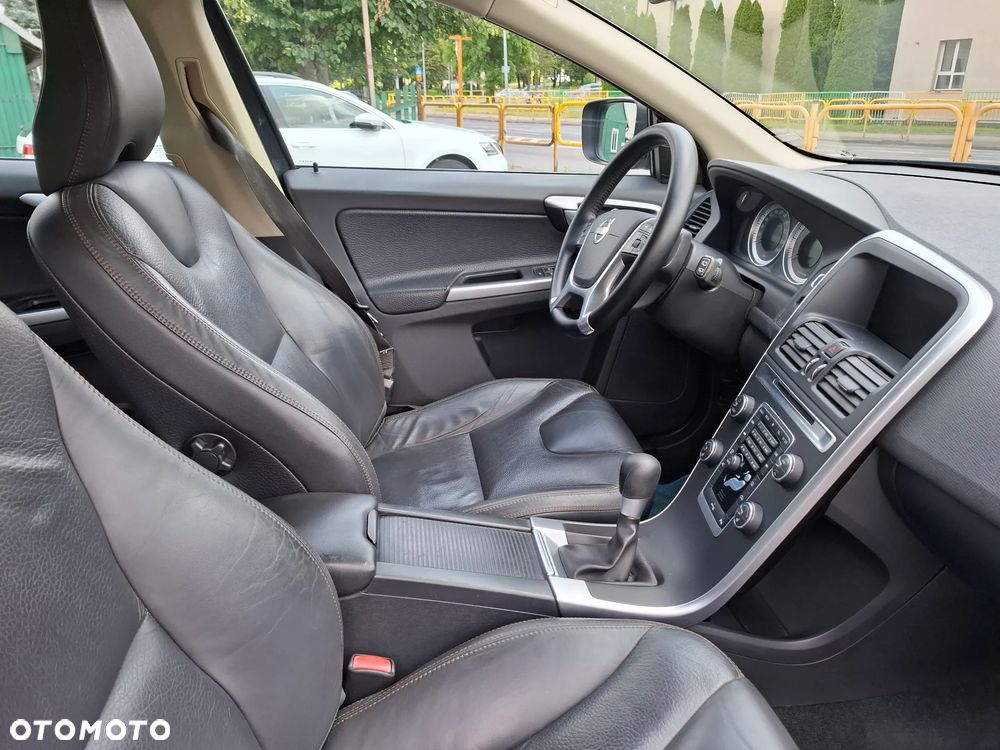 Volvo XC 60 DRIVe Momentum - 23
