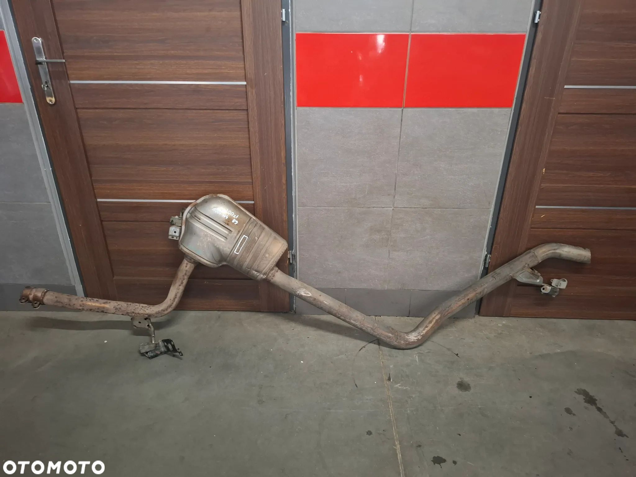 Wydech tłumik Audi A4 B9 nr 8W0253411D rok 2016 - 1