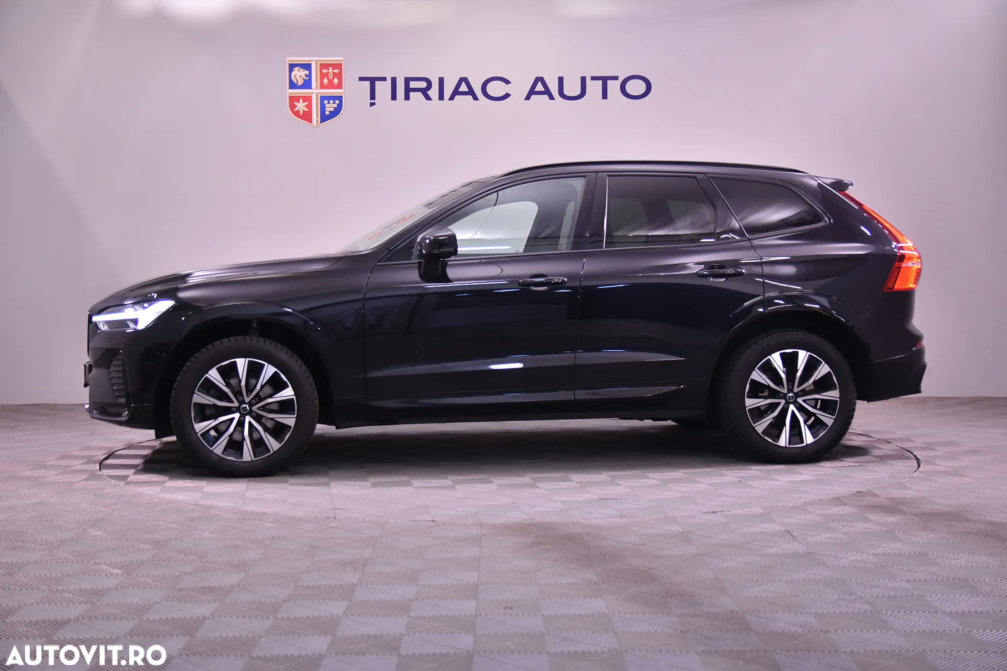 Volvo XC 60 B4 D AWD Plus Dark - 2