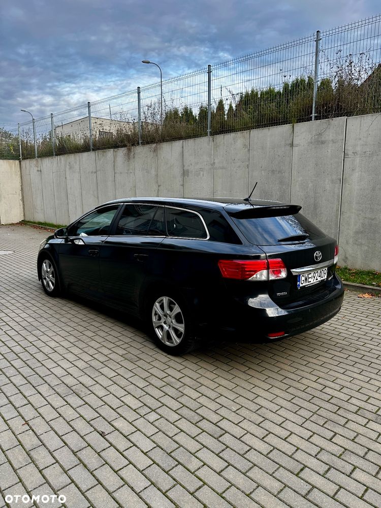 Toyota Avensis Combi 2.0 D-4D - 5