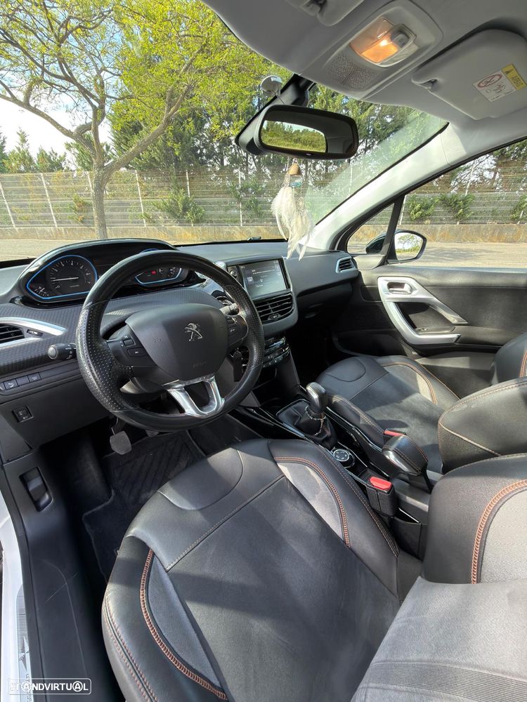 Peugeot 2008 1.2 PureTech Allure - 12