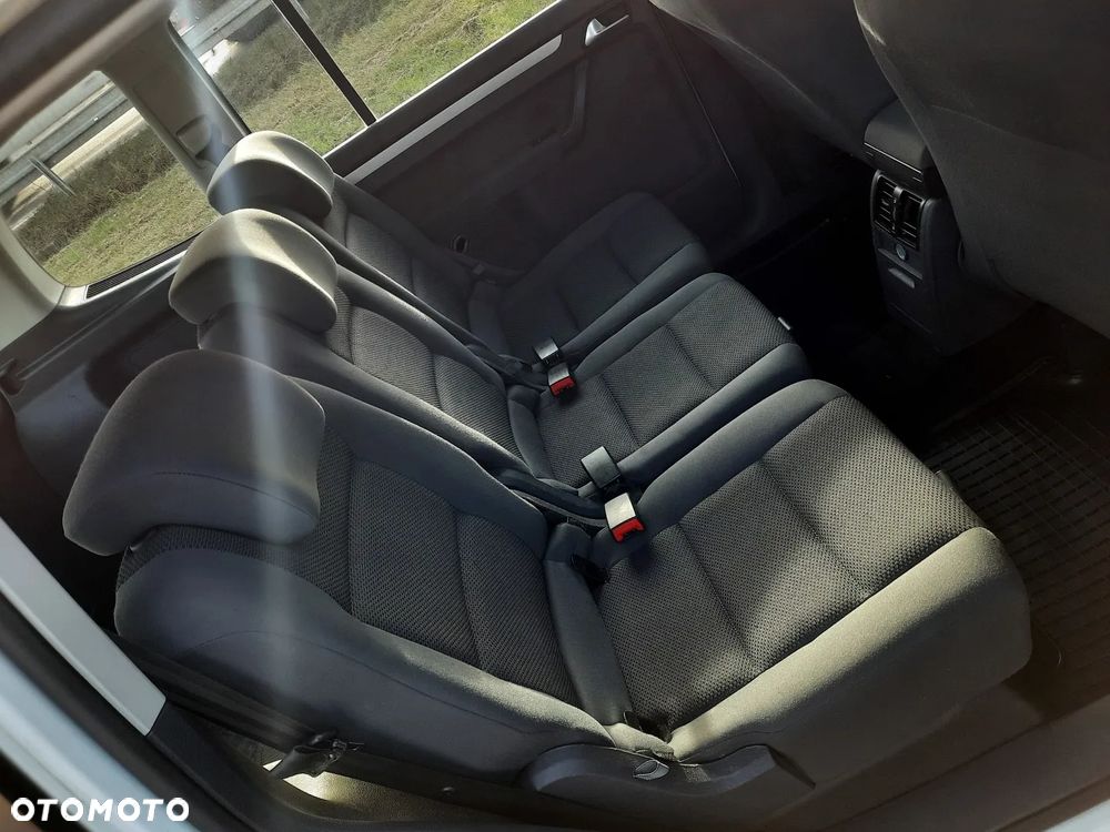 Volkswagen Touran 1.6 TDI DPF BlueMotion Technology DSG Trendline - 20