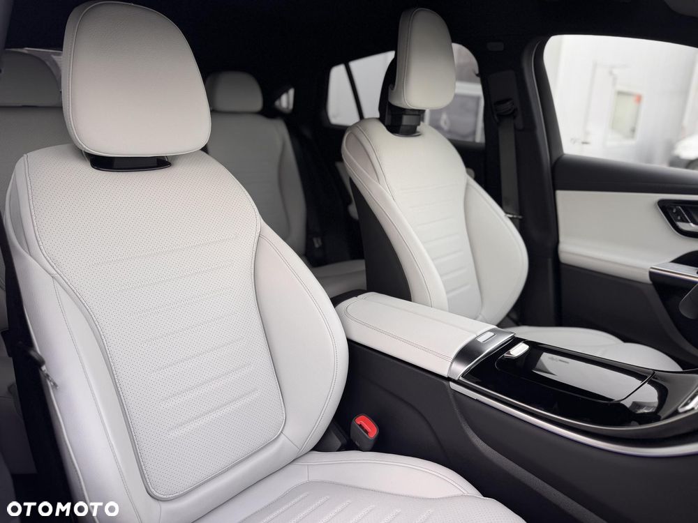 Mercedes-Benz GLC 220 d 4Matic 9G-TRONIC AMG Line Advanced - 13