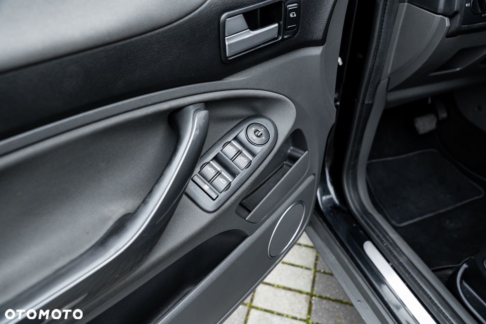 Ford Kuga 2.5 4x4 Titanium - 17