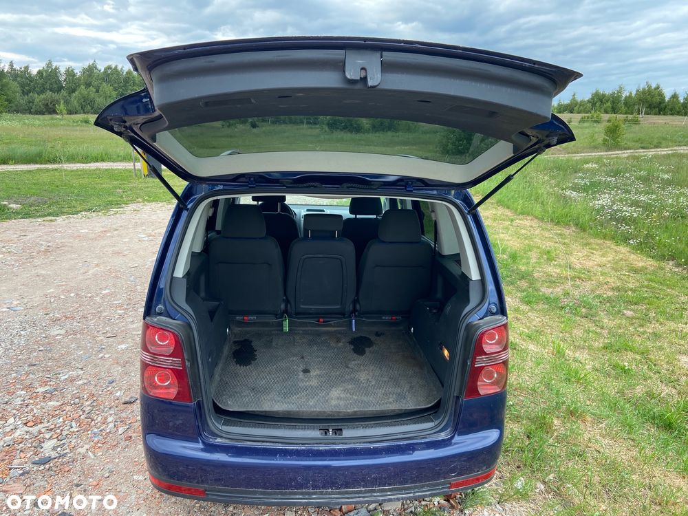 Volkswagen Touran - 9