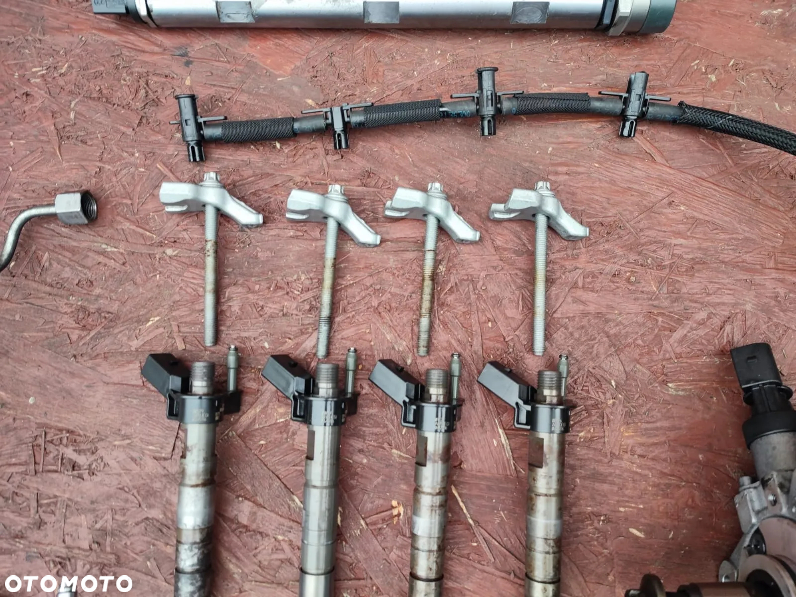 BMW E60 LCI / E61 LCI / E81 / E82 / E89 LCI / E87 LCI / E88 / E90 / E90 LCI / E91 / E91 LCI / E92 / E93. ORYGINALNY KOMPLETNY ZESTAW WTRYSKOWY / UKŁAD WTRYSKOWY  DO GAMY SILNIKÓW N47 ( POMPA WTRYSKOWA + WTRYSKI X4 SZTUKI + LISTWA WTRYSKOWA + CZUJNIKI + PRZEWODY PALIWA ). O NR: 7 797 877 / 7 800 602 /  7 809 130 / 7 809 128 / 4 740 787 / 7 800 601 OEM. BARDZO DOBRY STAN TECHNICZNY. - 5