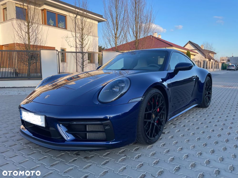 Porsche 911 Carrera 4 GTS - 1