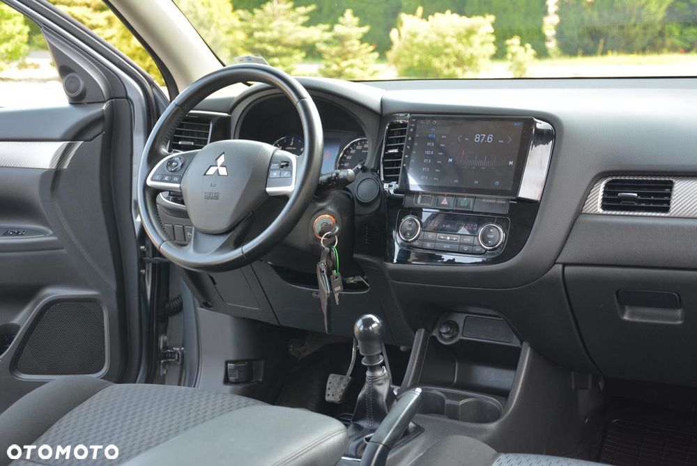 Mitsubishi Outlander 2.2 DID Intense + - 28