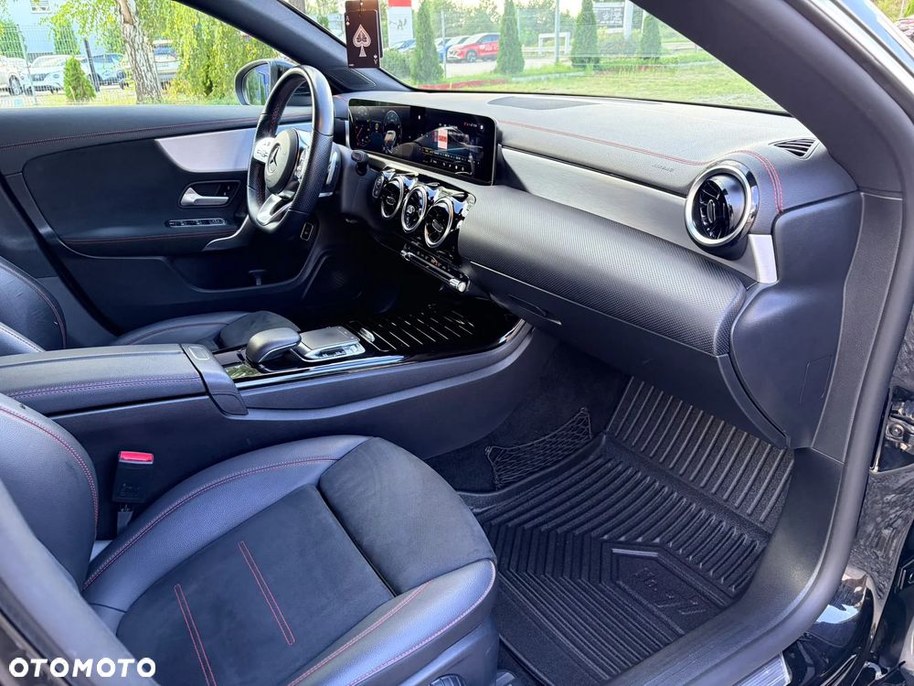 Mercedes-Benz CLA 200 AMG Line 7G-DCT - 36