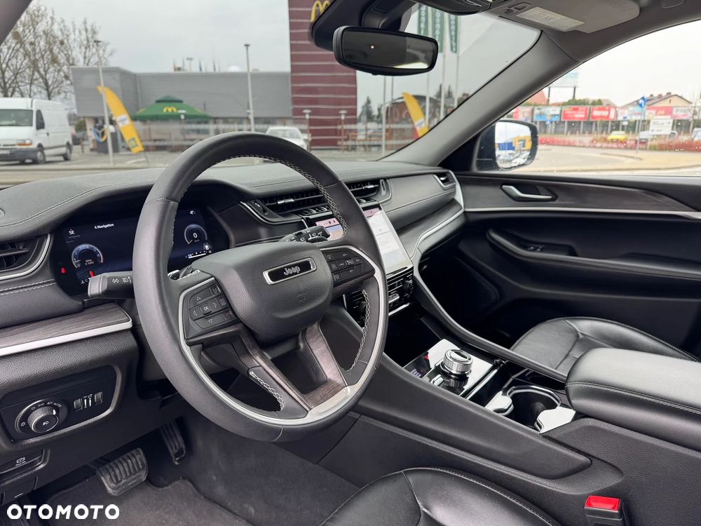 Jeep Grand Cherokee - 25