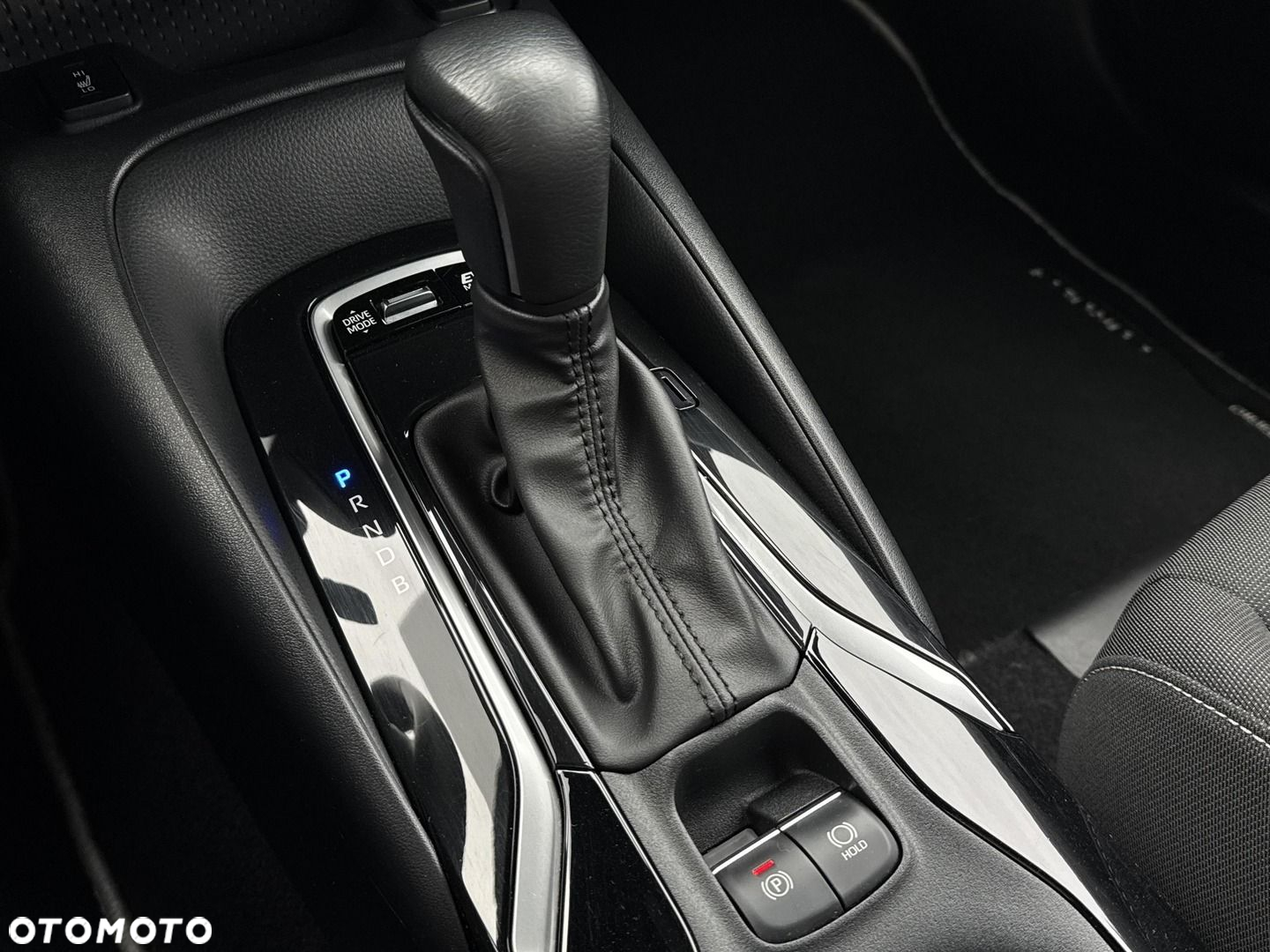 Toyota Corolla 1.8 Hybrid Comfort - 29