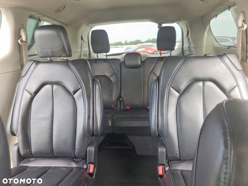 Chrysler Pacifica - 9