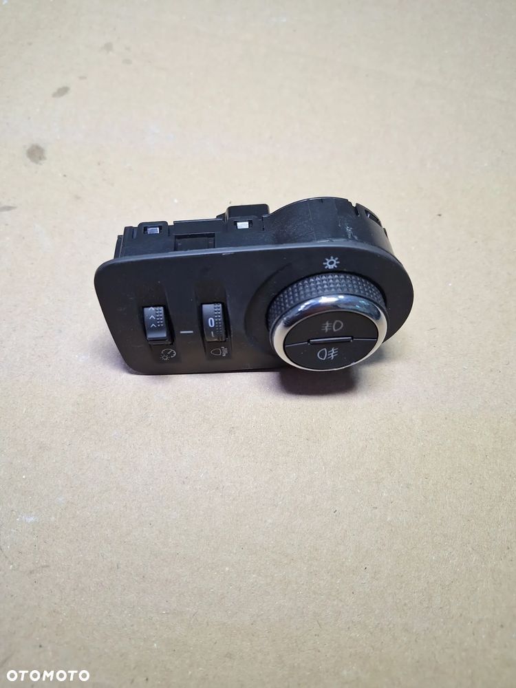 OPEL CROSSLAND 21r PRZEŁĄCZNIK ŚWIATEŁ 39208051    (20/5) - 2