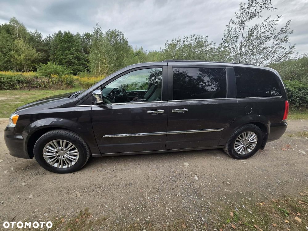 Chrysler Town & Country 3.6 Limited - 1