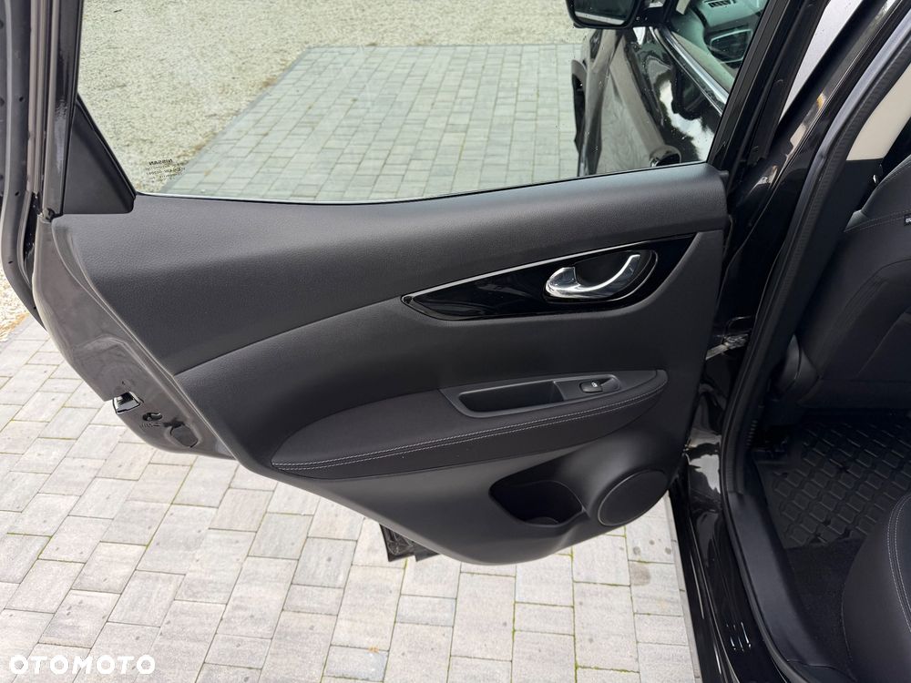 Nissan Qashqai 1.3 DIG-T N-Connecta DCT - 17