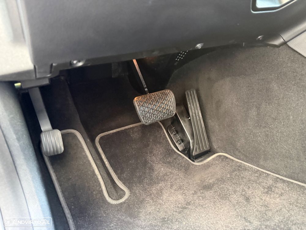 Mercedes-Benz E 300 Bluetec Hybrid Avantgarde - 24