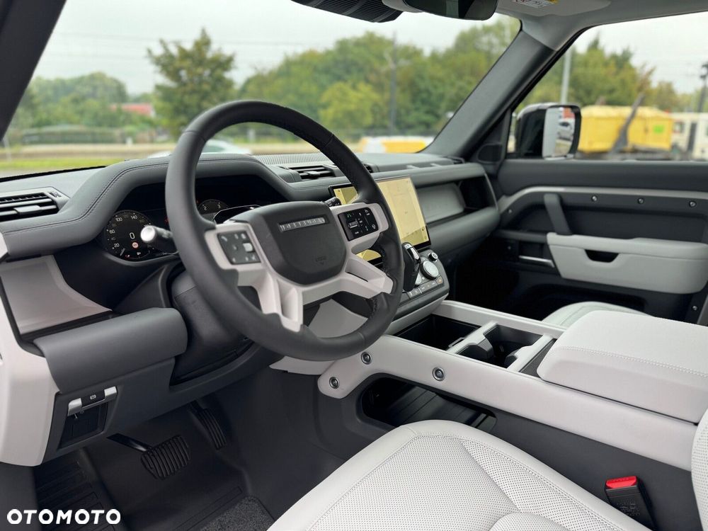 Land Rover Defender - 13