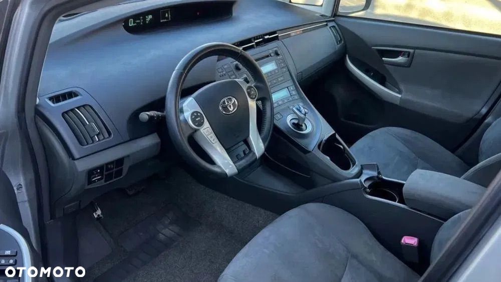 Toyota Prius 1.8 HSD Sol - 8