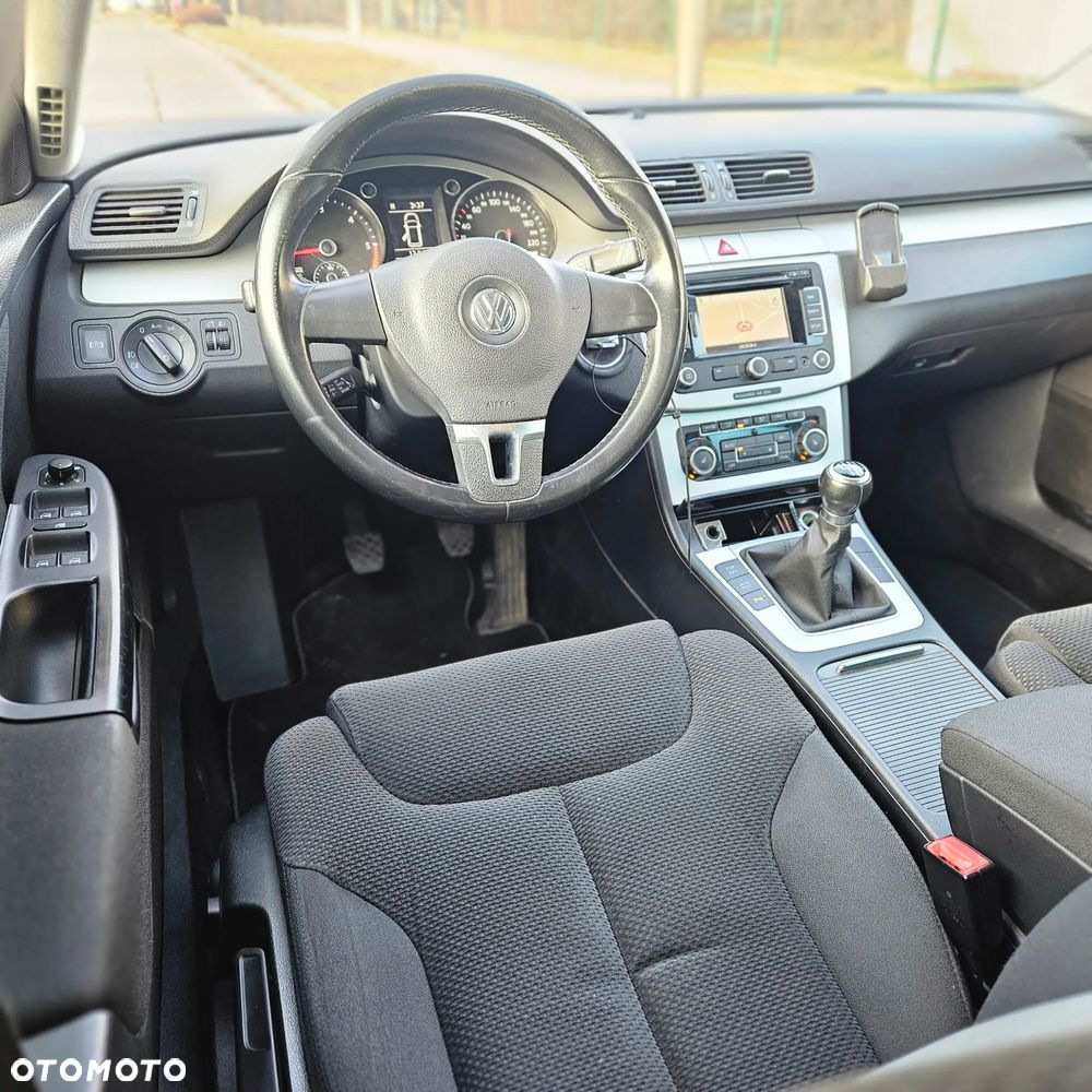 Volkswagen Passat 2.0 Blue TDI SCR Comfortline - 25