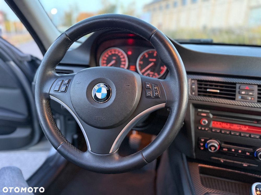 BMW Seria 3 320d - 16