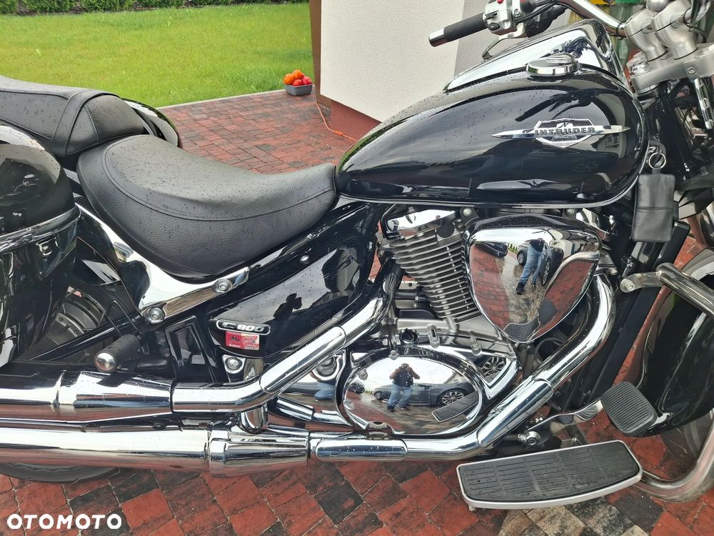 Suzuki Intruder - 11