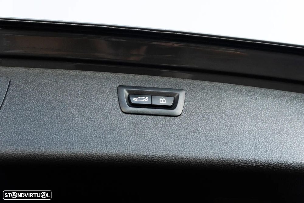 BMW 318 d Pack Desportivo M Auto - 56