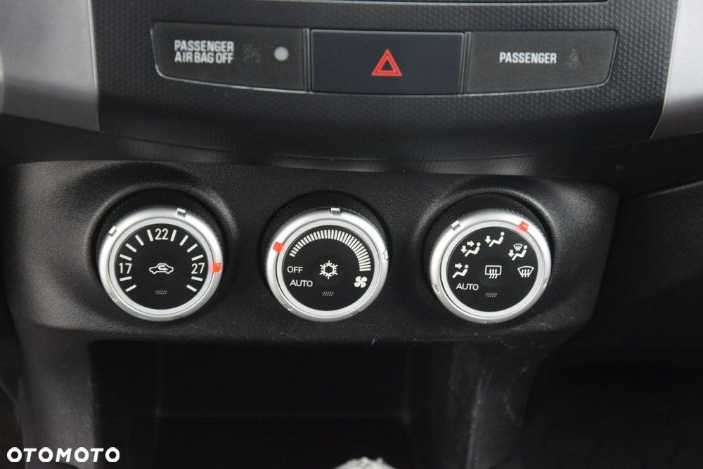 Mitsubishi Outlander 2.0 DI-D 4WD Inform - 26