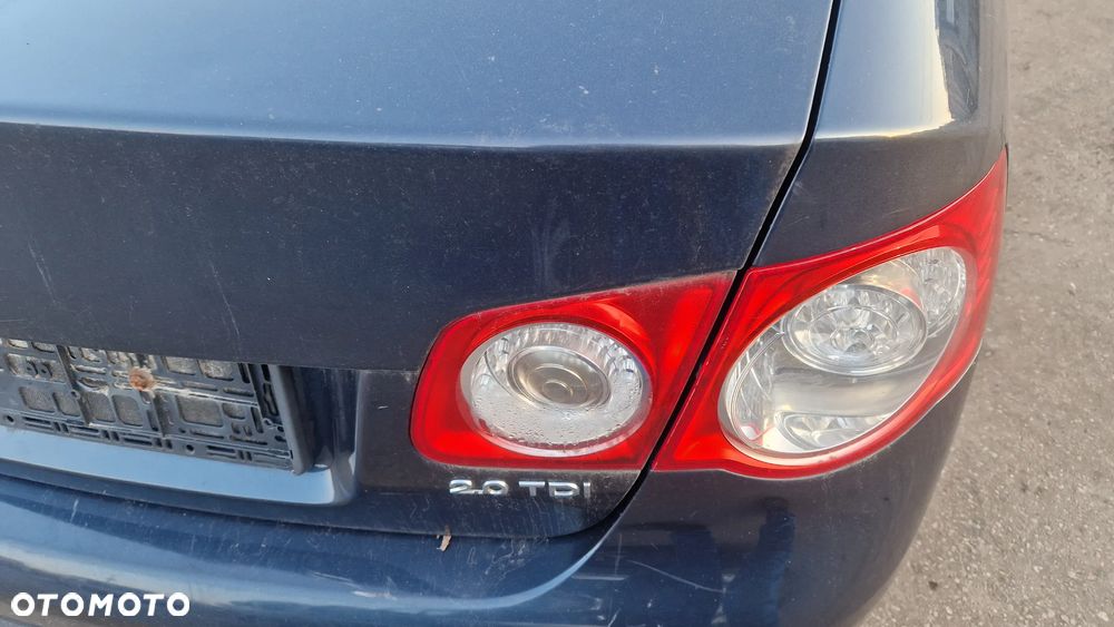 VOLKSWAGEN JETTA V LAMPA NA KLAPĘ TYŁ PRAWA - 1