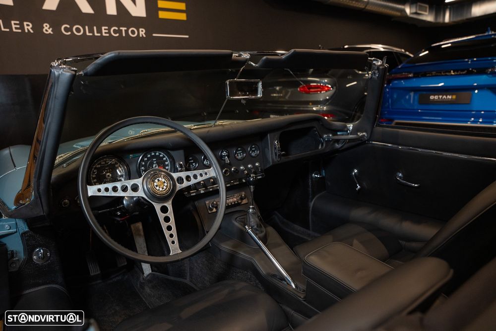 Jaguar E-Type - 12