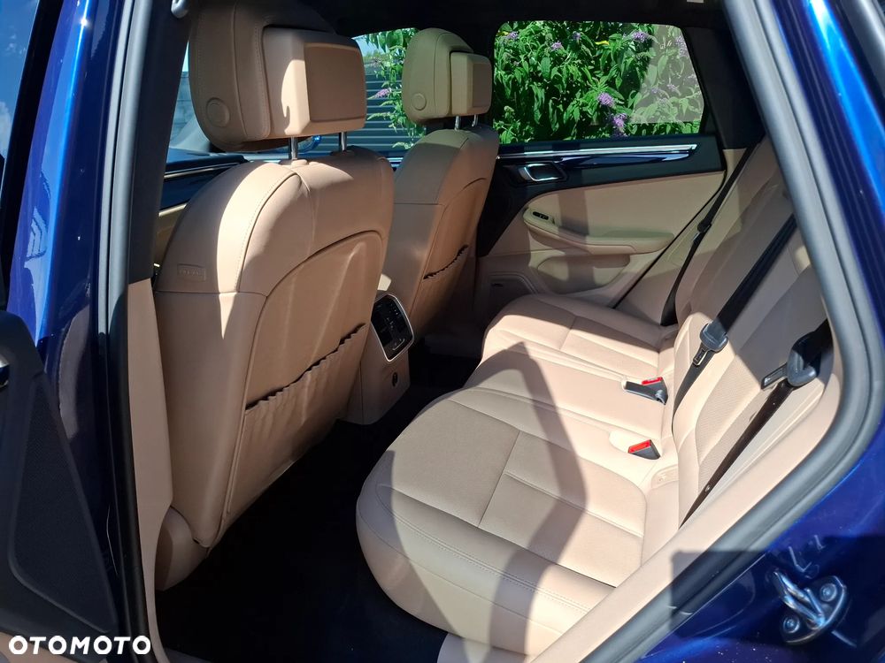 Porsche Macan - 24