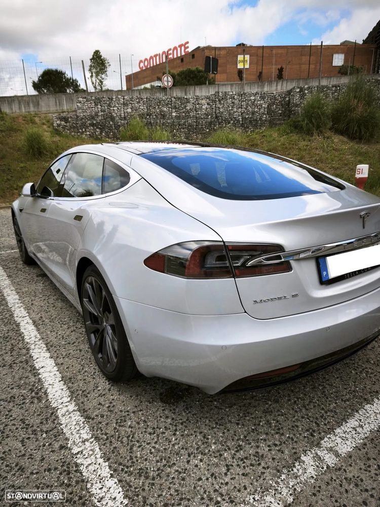 Tesla Model S - 4