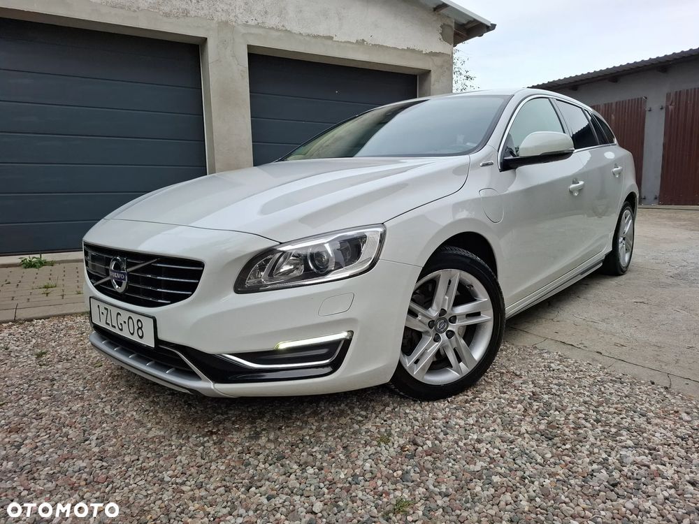 Volvo V60 D6 AWD Plug-in Hybrid Momentum - 19