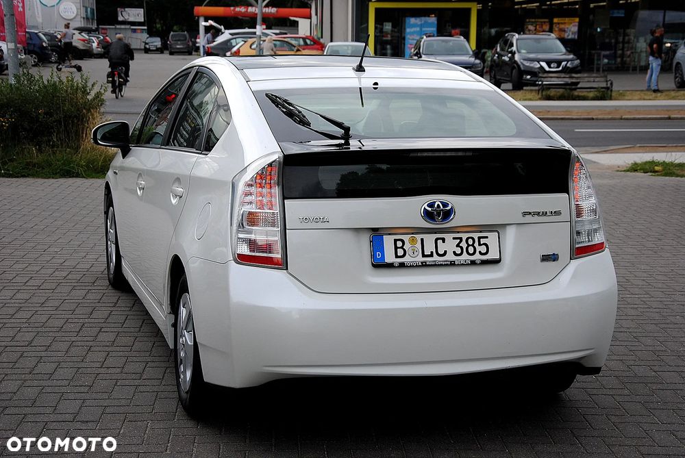 Toyota Prius (Hybrid) Executive - 7