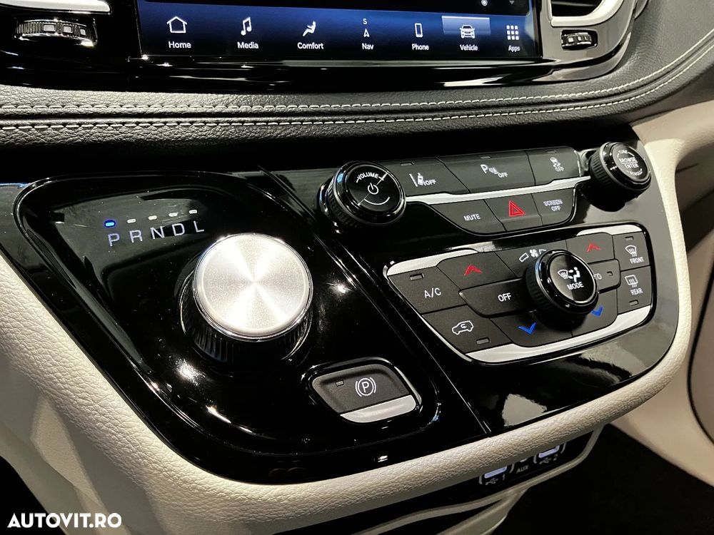 Chrysler Pacifica - 23