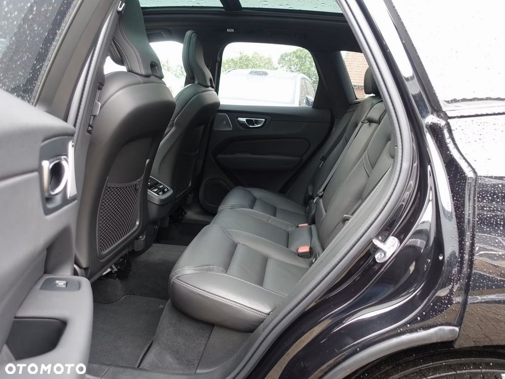 Volvo XC 60 B5 B AWD Ultra Black Edition - 24