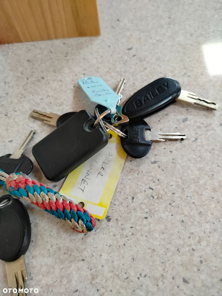 Bailey Unicorn Seville - 36