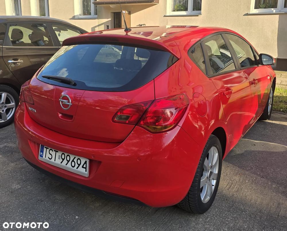 Opel Astra 2010 photo 3