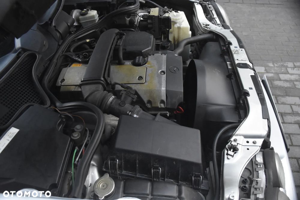 Mercedes-Benz Klasa E 230 Classic - 18