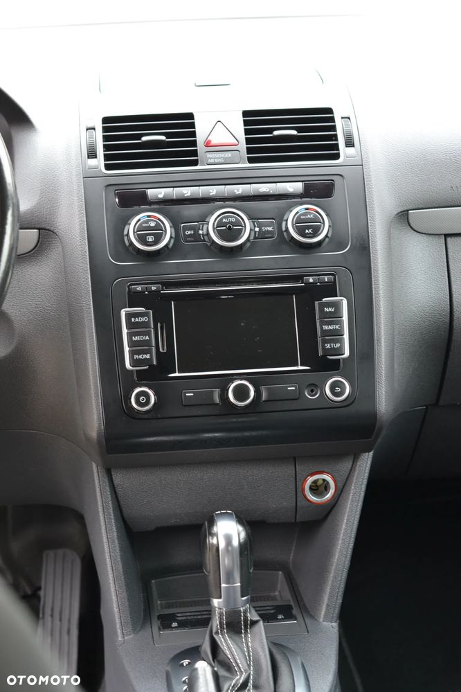 Volkswagen Touran - 11