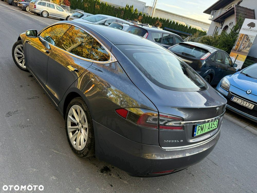 Tesla Model S - 26