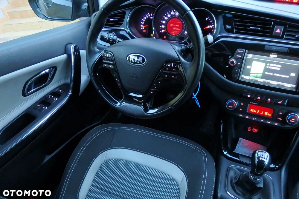 Kia Ceed 1.4 CVVT UEFA EURO 2016 - 27