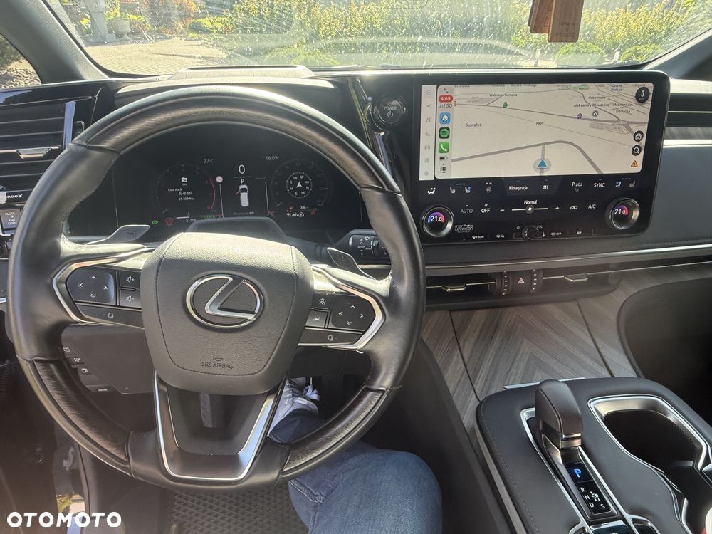 Lexus LM - 2