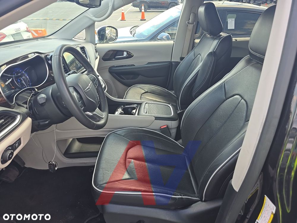 Chrysler Pacifica - 8