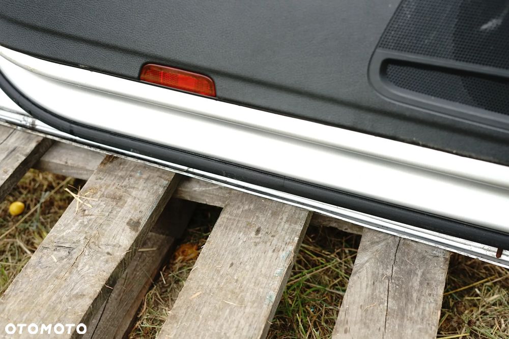 Drzwi przód przednie prawe VW Passat B7 Sedan LA7W - 14