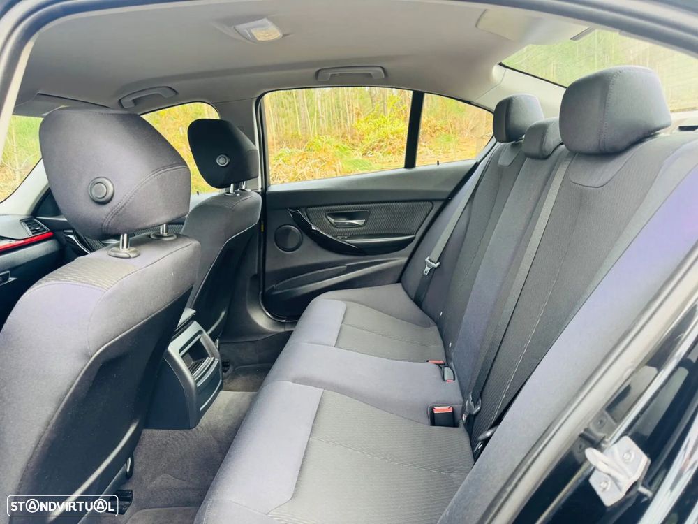 BMW 320 d Line Sport - 37