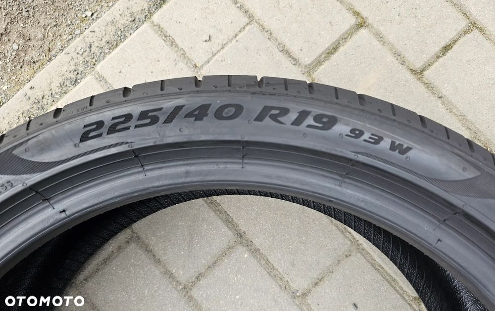 Pirelli P Zero 225/40R19 93 W - 5