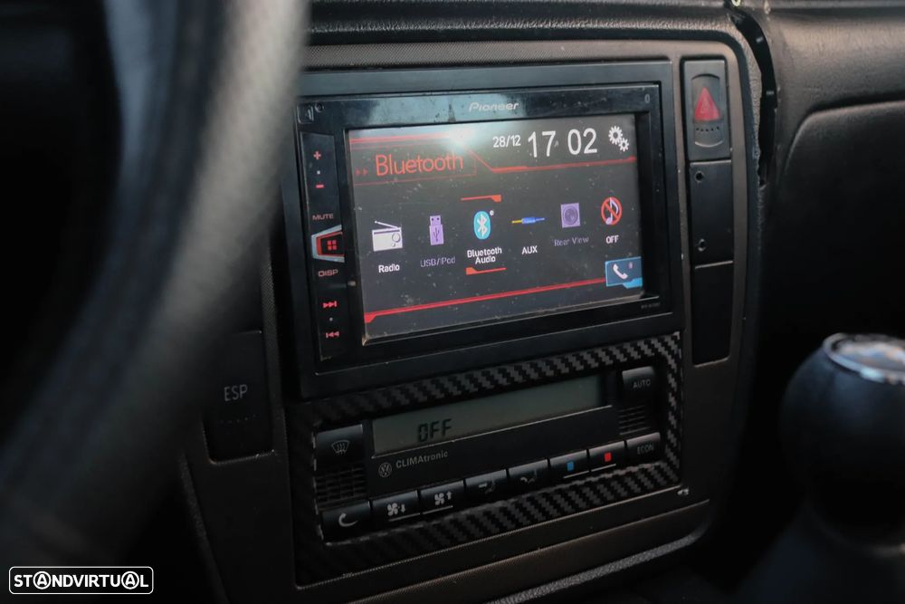 VW Passat 1.9 TDi Highline - 13