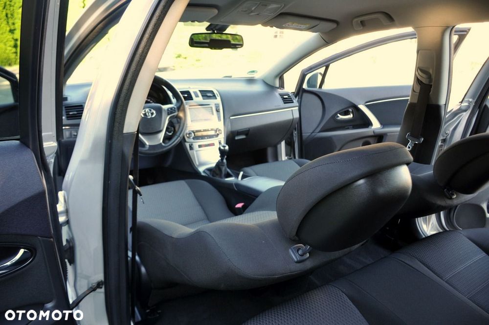 Toyota Avensis - 27