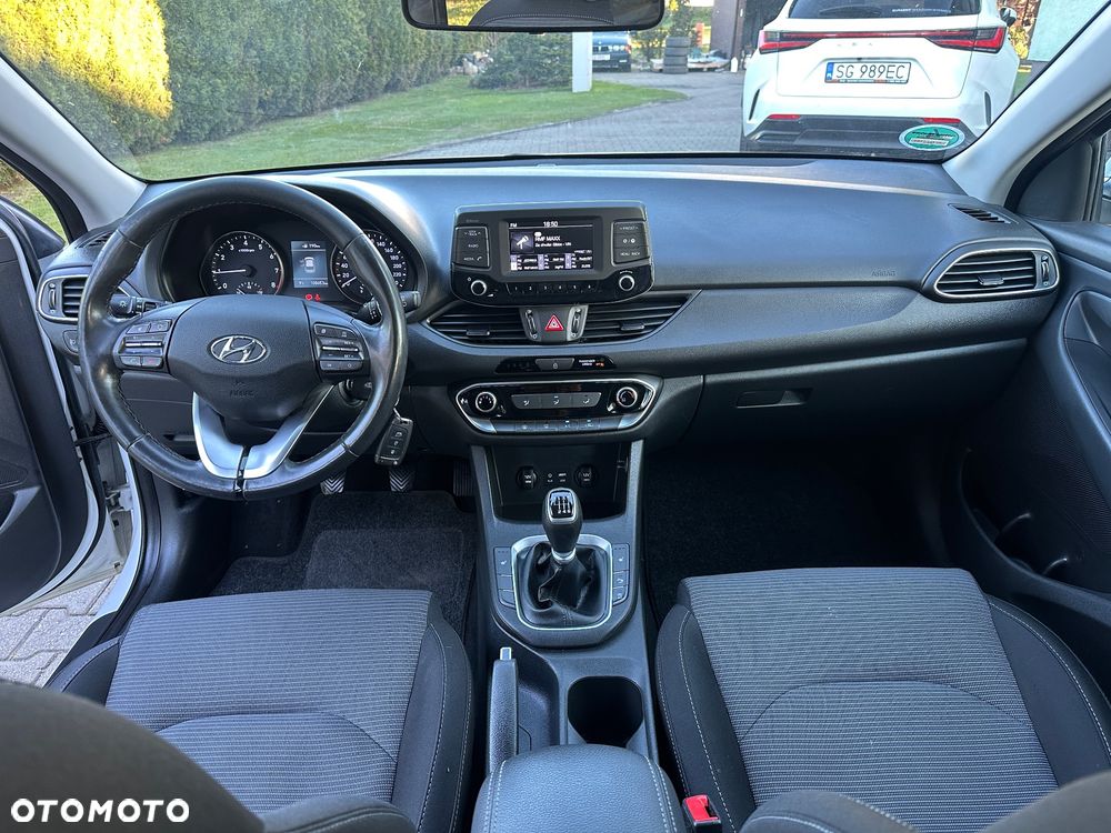 Hyundai i30 blue Kombi 1.4 Trend - 15